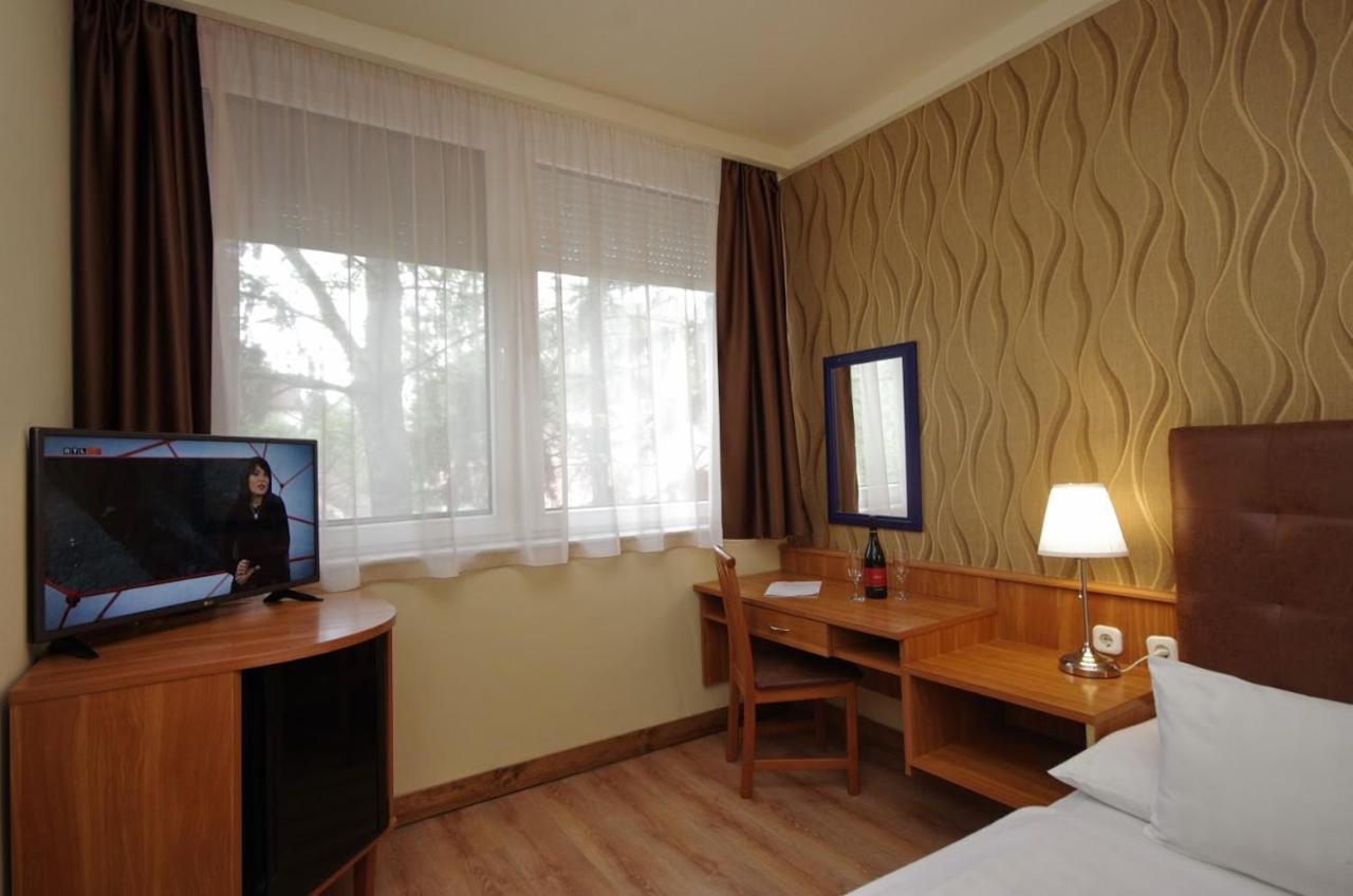 Aqua Hotel Gyula Esterno foto